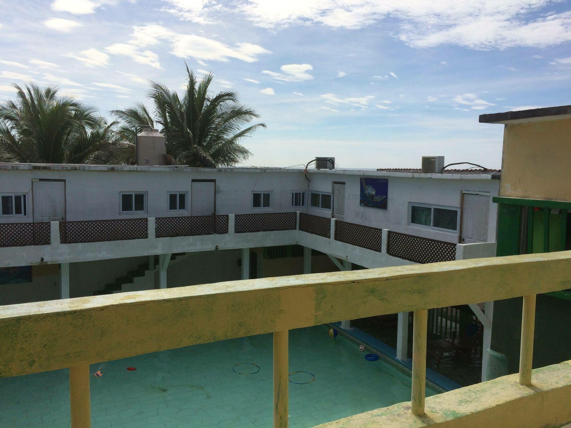 Tortugas Place Hotel Y Bungalos Monterrico Zewnętrze zdjęcie